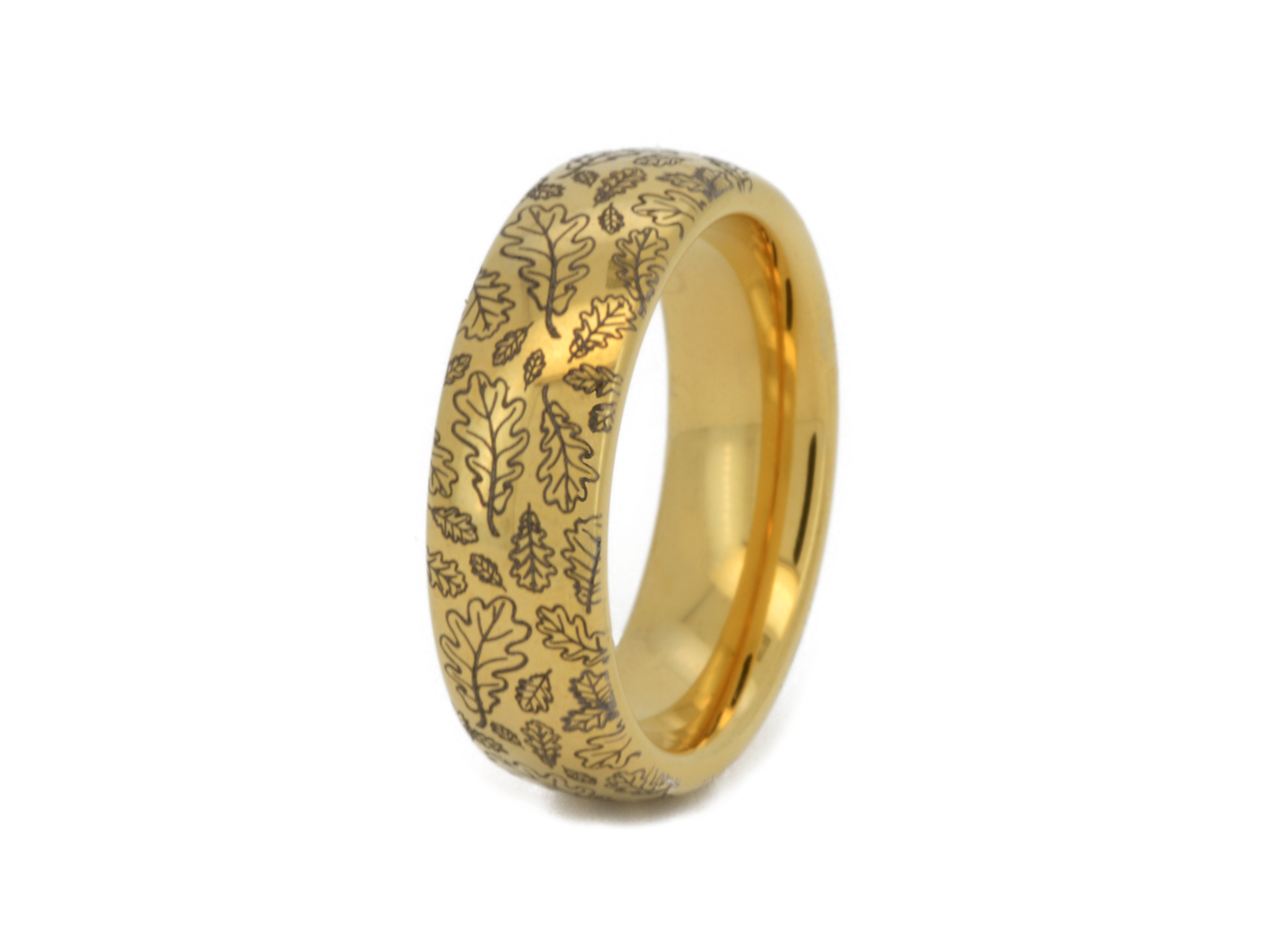 Elegant gold ring with intricate oak leaf engraving. This tungsten ring features a detailed oak leaf pattern that symbolizes strength and endurance. Perfect as a unique wedding band or stylish everyday accessory. High-quality craftsmanship combined with the durability of tungsten and the timeless appeal of gold.