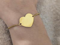 Produktová fotografie náramku Bracelet Heart of Memories s přizpůsobitelným přívěskem.